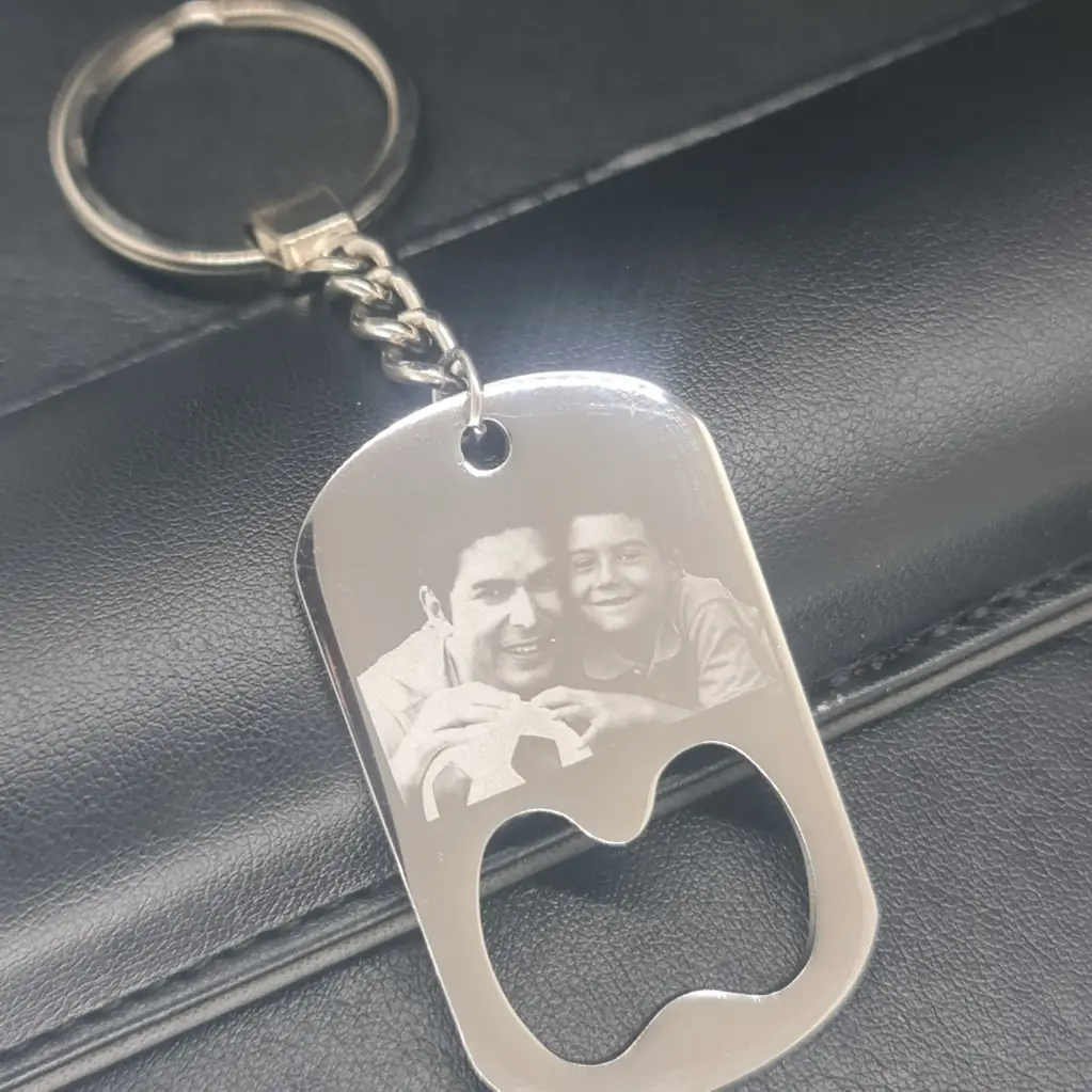 [X-LLAX-006PT] Llavero Estilo Militar Destapador Ac. Inox. 32x55mm