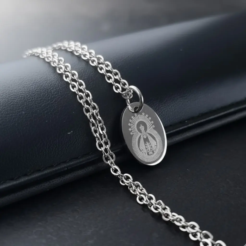 Cadena con Dije Ovalado pulido espejo ac. Inox mini Plateado y Dorado 16mm