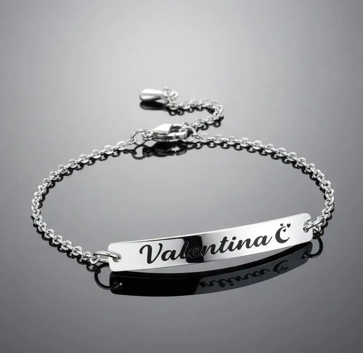 Pulsera dama de aros (estilo rolo) ac. Inox. 2mm c/placa rectangular plateada 5mm con cierre langosta.