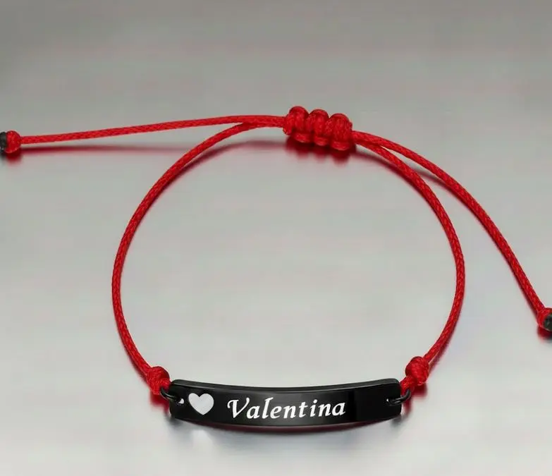 Pulsera hilo sintetico delgado simple color rojo con terminacion de aro metal