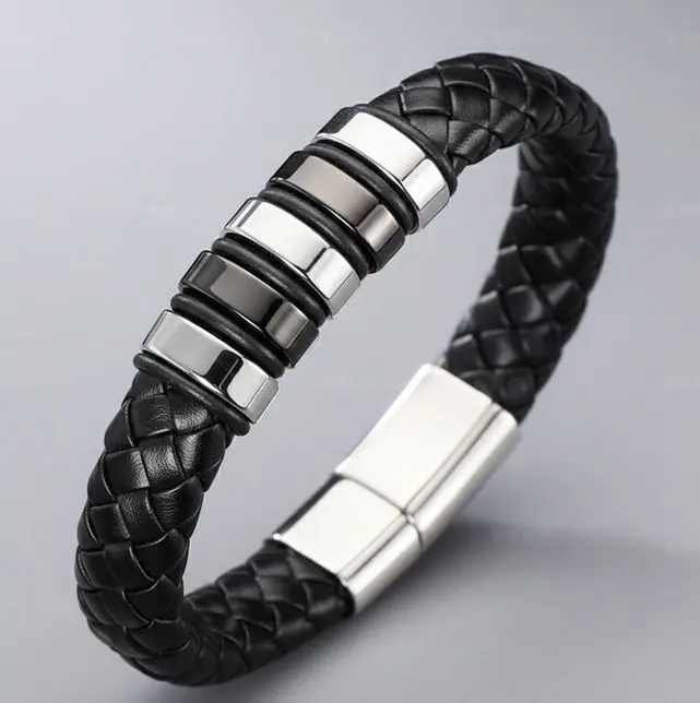 [G-PUCU-009NG] Pulsera de Cuero trenzado redondo negro 10mm y 5 anillos ac. Inox. (2 negro, 3 plateados) con hebilla rectangular magnetica negro y plateado