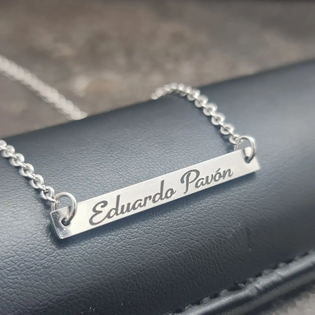 Cadena con Dije Rectangular pulido espejo ac. Inox plateado con cadena pequeño 4x35mm