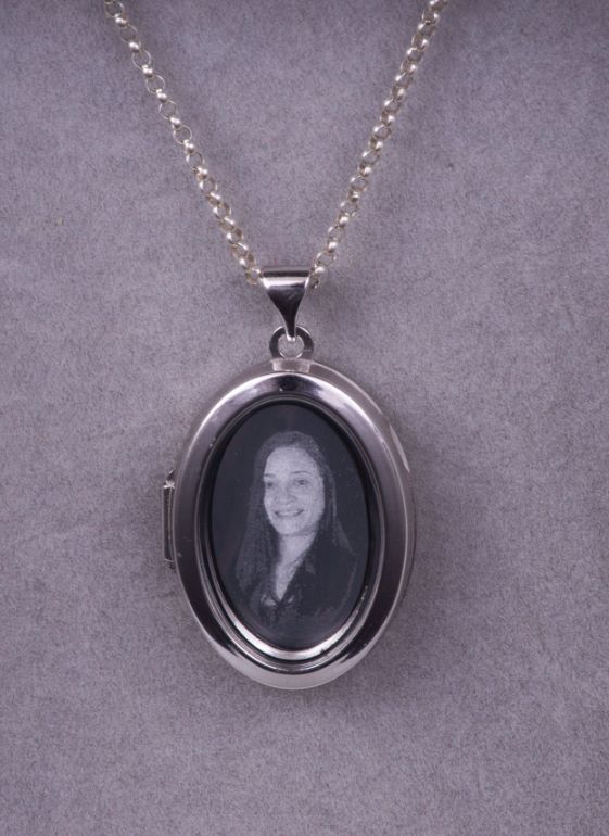 Cadena con Relicario Plata 9.25 ovalado con cristal 26mm