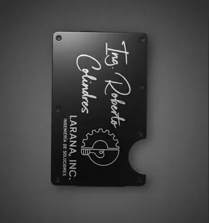 Tarjetero estilo tactico (carbon fiber) Negro con bandas elasticas RFID block con clip.