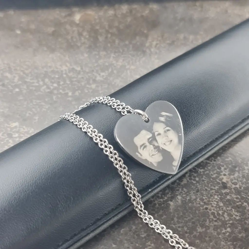 [X-CAAX-020PT-01] Cadena Dije Corazón Clásico Grande de acero inoxidable Plateado 28mm