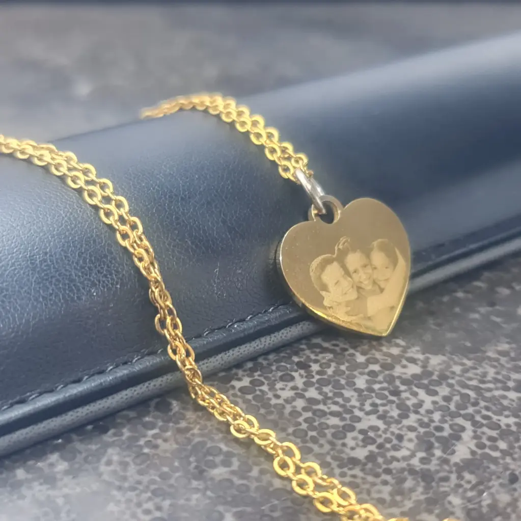 Cadena con Dije Corazón acero inoxidable Dorado  pulido espejo 28mm