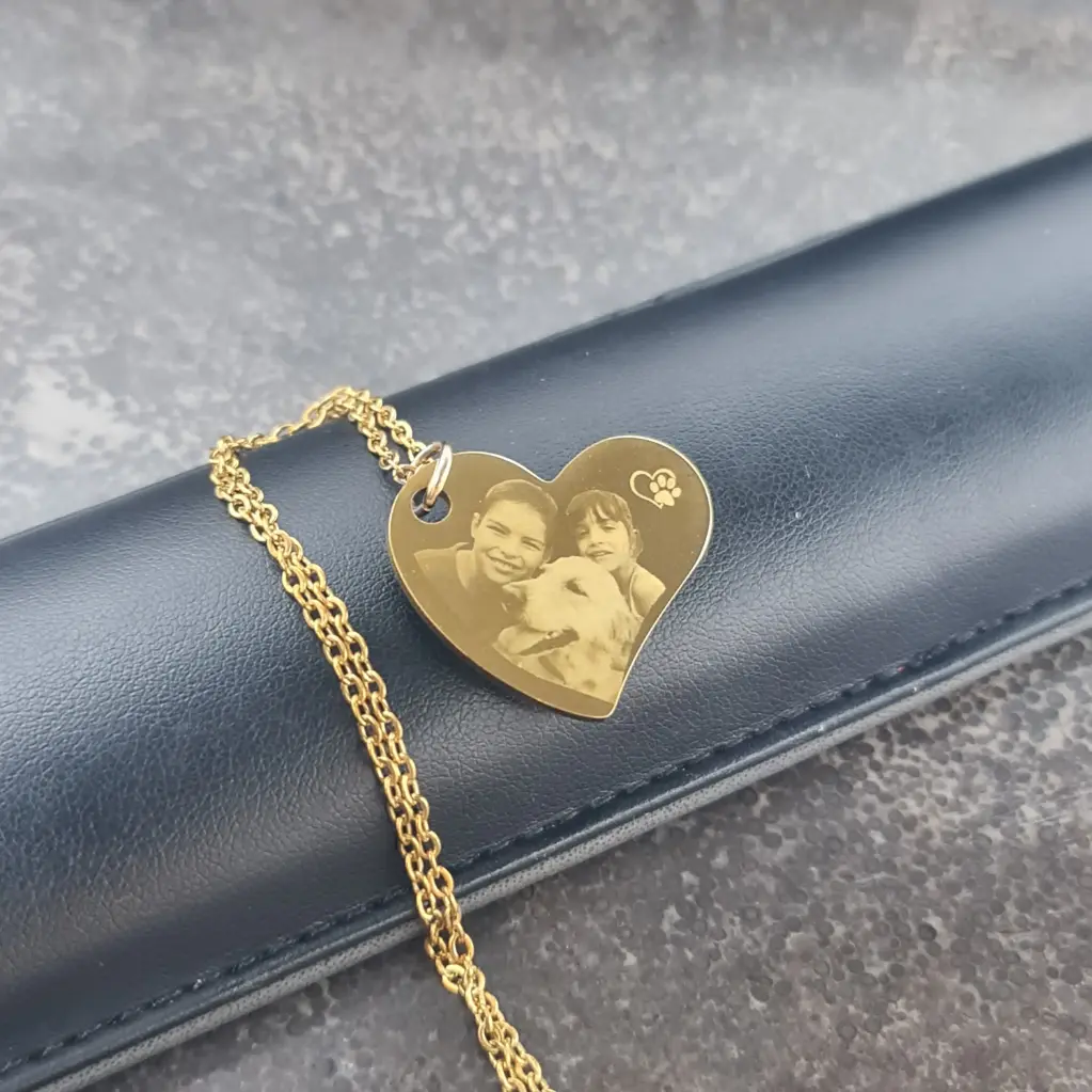 [X-CAAX-025DR-01] Cadena con Dije Corazon Caido pulido espejo ac. Inox grande 28mm (Dorado)