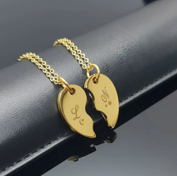 [X-CAAX-029DR-01] Cadena con Dijes plateado corazon compartido pulido espejo ac. Inox pequeño 20mm (Dorado)