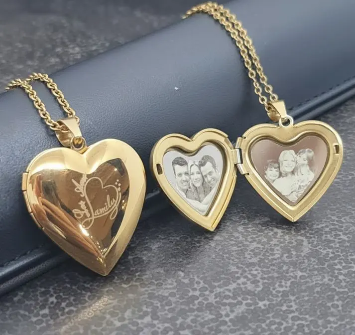 [X-REAX-003DR-01] Cadena con Relicario Corazon grande liso de Acero inoxidable 30mm (Dorado)