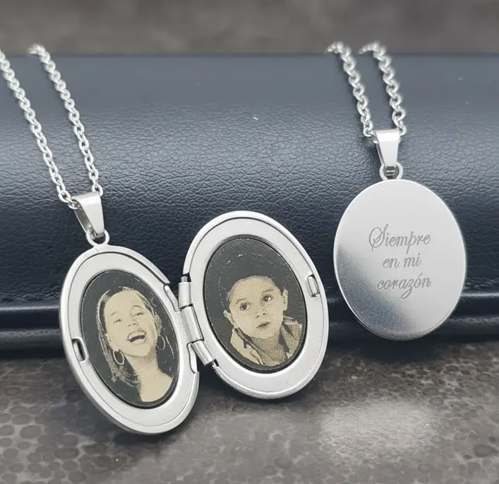 Cadena con Relicario Ovalo pequeño liso de Acero inoxidable 20mm