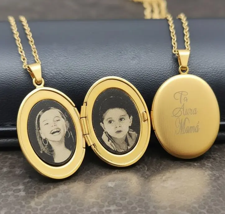 [X-REAX-007DR-01] Cadena con Relicario Ovalo pequeño liso de Acero inoxidable 20mm (Dorado)