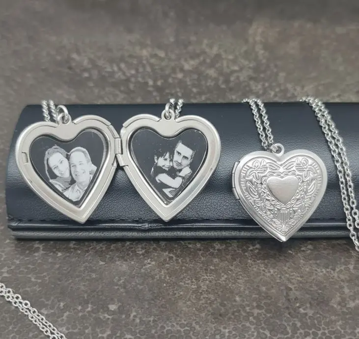 Cadena con Relicario ac. Inox. corazon con diseño estampado flores grande 30mm