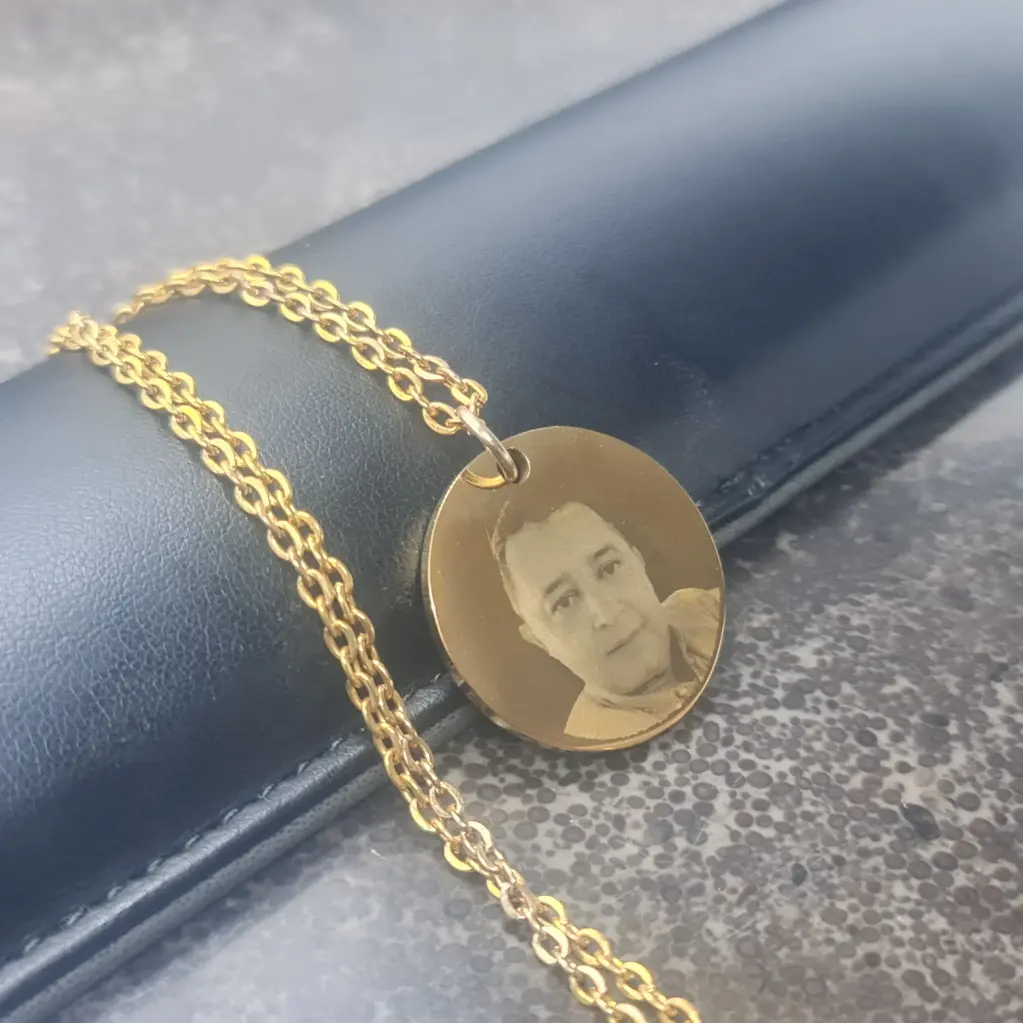 Cadena con Dije Redondo pulido espejo ac. Inox. mediano 25mm