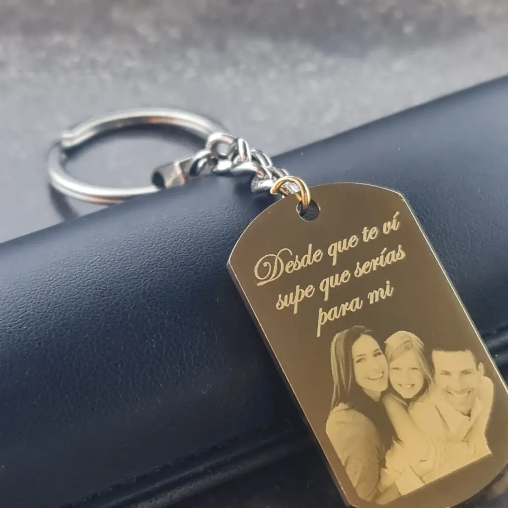 Llavero con Dije militar pulido espejo Ac. inox (Mediano, Dorado)