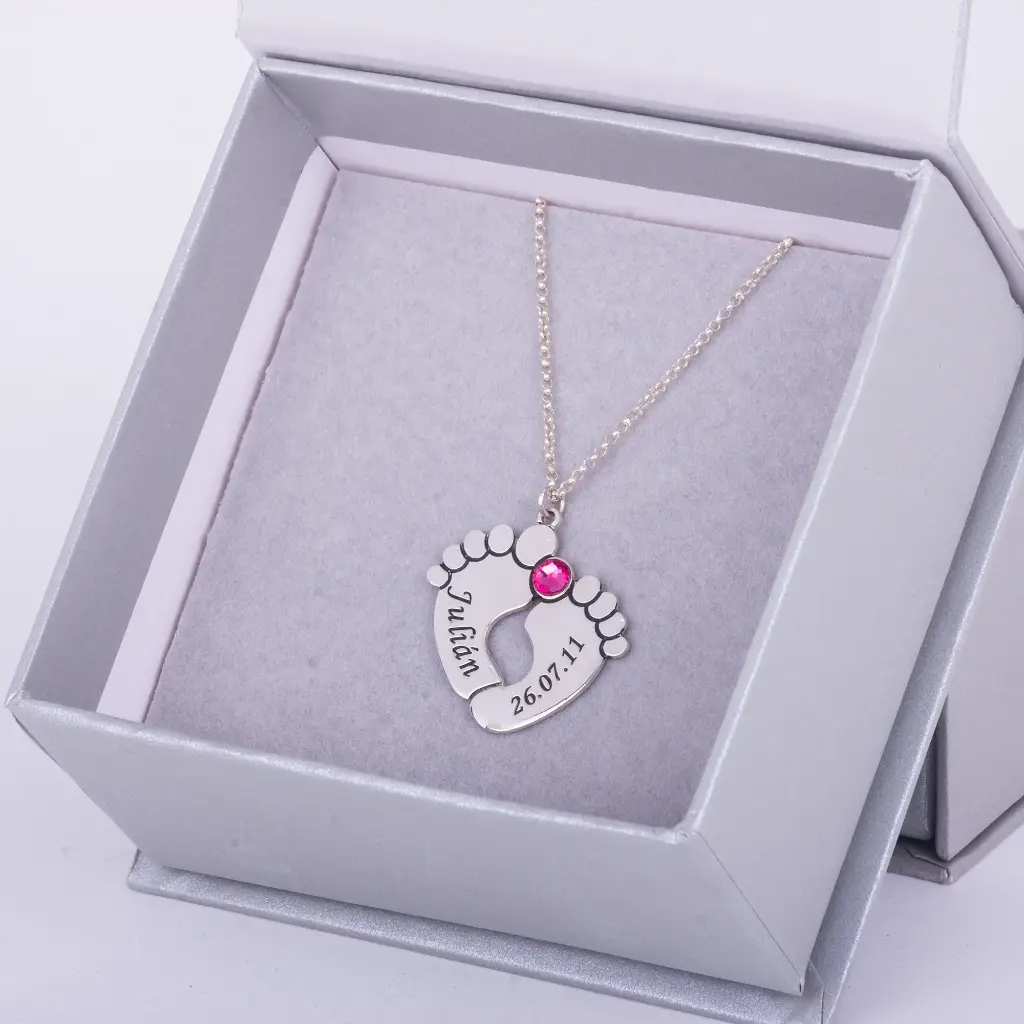 Cadena con Dije de piecitos pulido espejo de plata 9.25 30mm (Rolo)