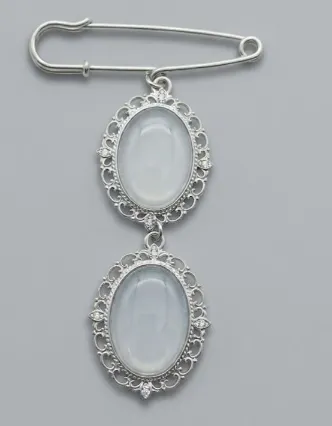 [G-BRAX-001PT] Broche Ac.Inox. con 2 Encantos Ovalados Colgantes en diseño 25mm Personalizable