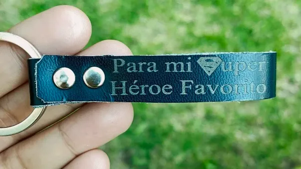 Llavero de Cuero Negro legitimo -banda 12mm personalizable