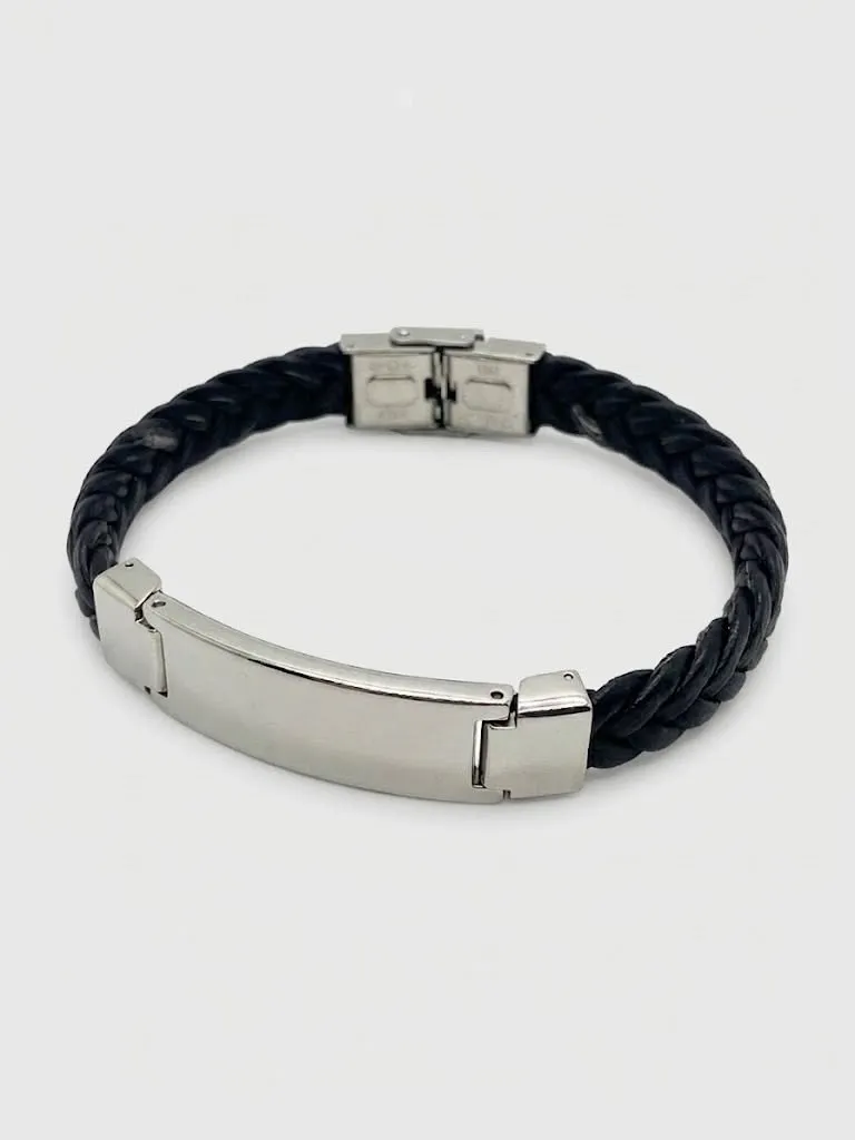Brazalete de cuerina trenzado plano negro con placa rectangular 12mm ac. Inox. Plateada Personalizado