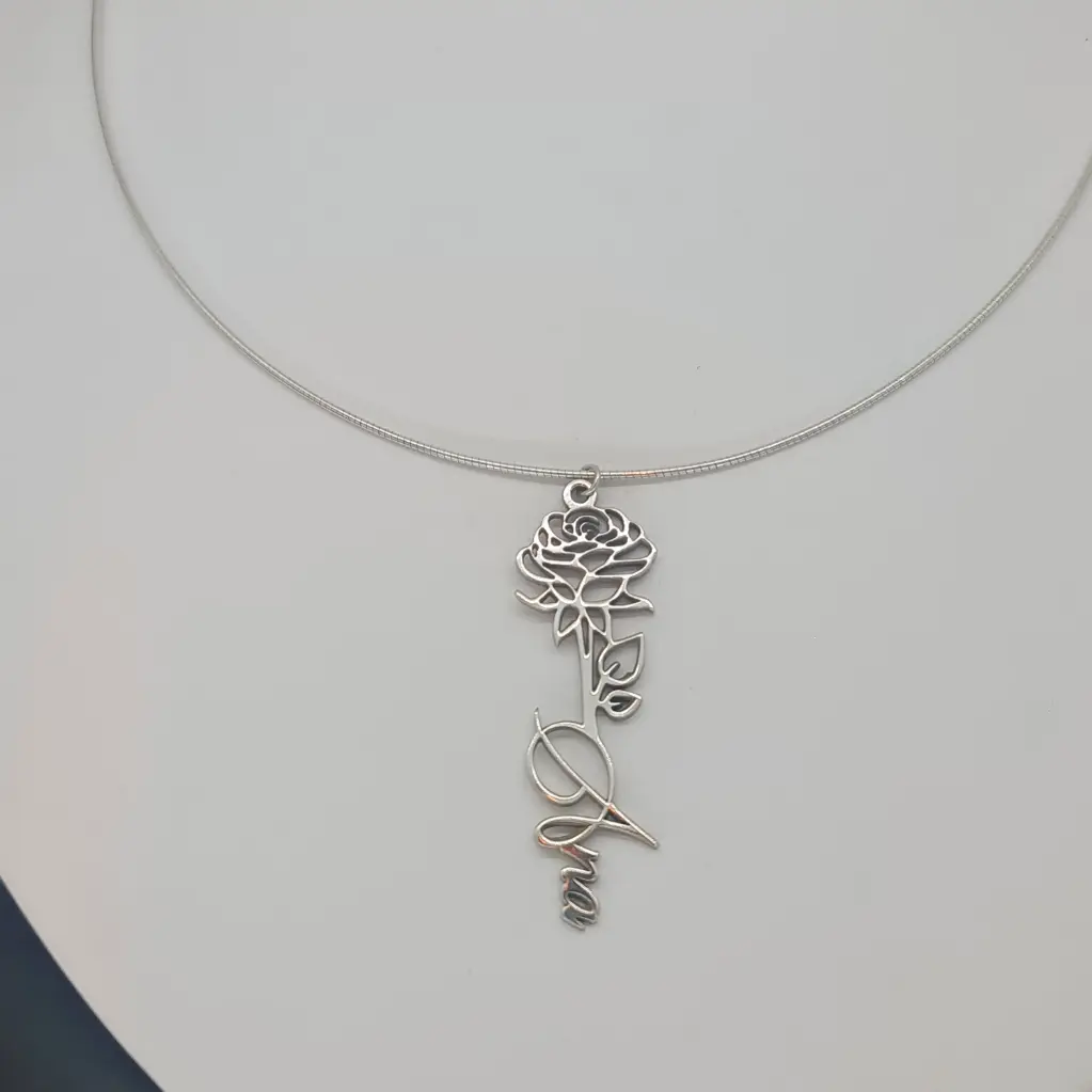 [X-CAPL-015PT-01] Cadena con Dije Nombre 3D con flor Plata pulido espejo de plata 9.25 (Sin cadena)