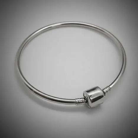 Pulsera estilo europea rigida cierre europeo s/dije ac. Inox. Plateada 